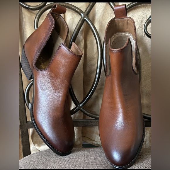 NIB women Sz 8 cognac cut out short low heel booties - Picture 5 of 12